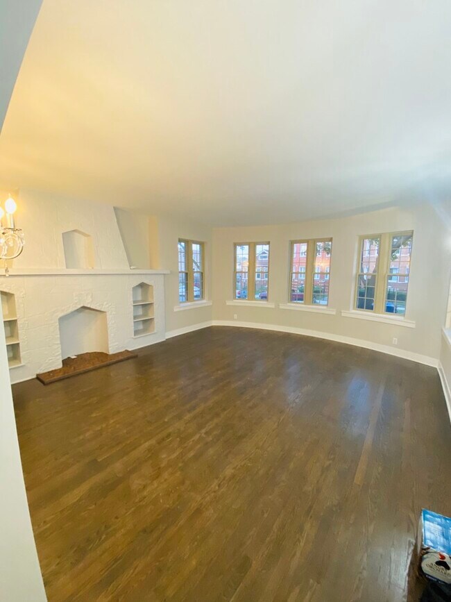 Building Photo - 8048 S Marshfield Ave