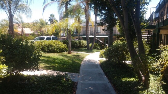 Building Photo - 1141 Persimmon Ave