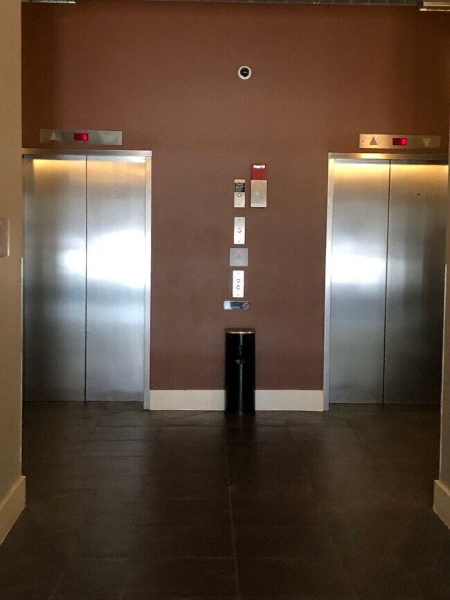 Elevator/Lobby - 647 Metropolitan Way