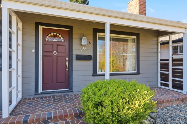 Foto del edificio - 954 Sunlite Dr