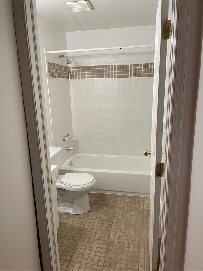 Building Photo - 4019 Pine St