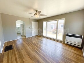 Building Photo - 105 W Curtis St