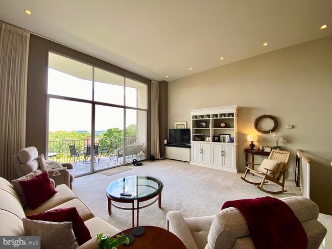 Building Photo - 1200 N Nash St