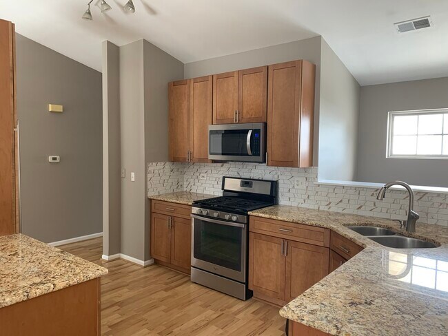 Building Photo - 268 Southwicke Dr