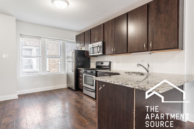 Foto del edificio - 4876 W Armitage Ave