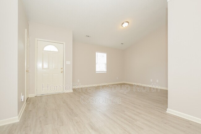Building Photo - 2811 Pleasant Garden Rd