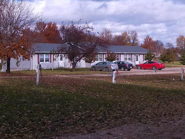 Apt located in 6 plex on the edge of town! - 105 N J And J Ln