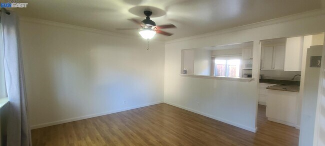 Building Photo - 4271 Pleasanton Ave