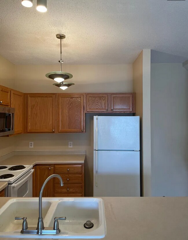 Building Photo - Modern 3-Bedroom, 2-Bath Multi-Level Home ...