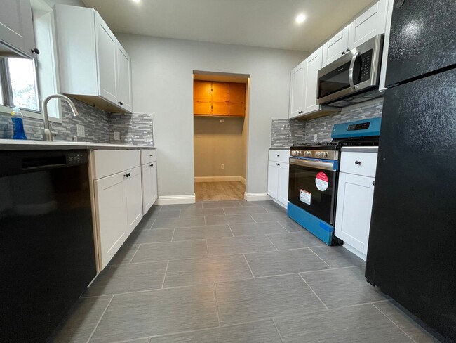 Foto del edificio - Newly Remodeled 2-Bedroom Home in Sacramento!