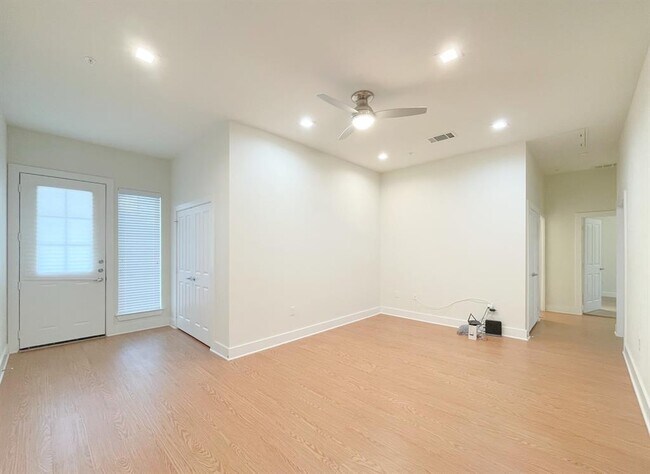 Building Photo - 2400 Louis Henna Blvd