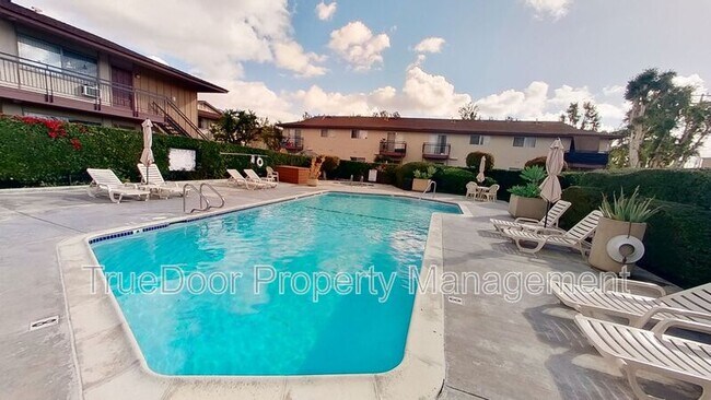 Building Photo - 539 N Tustin Ave