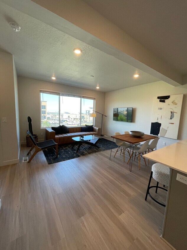 Primary Photo - 3788 W Pure Nirvana Ln