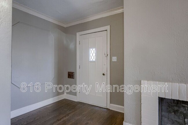 Foto del edificio - 2819 E 63rd St