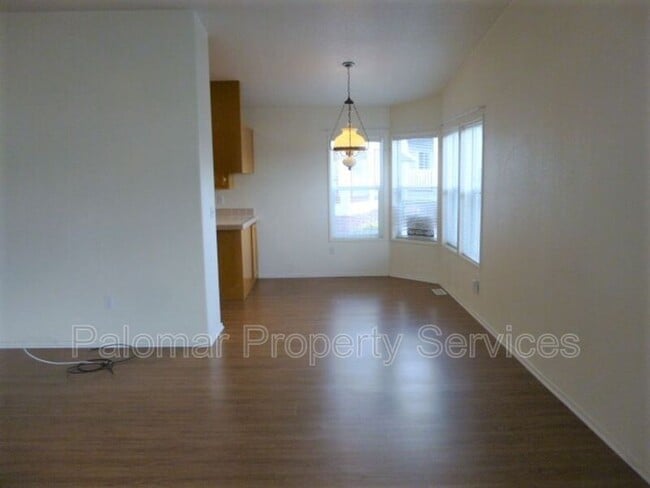 Building Photo - 525 W El Norte Pkwy