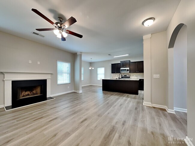 Building Photo - 452 Shady Glen Dallas GA