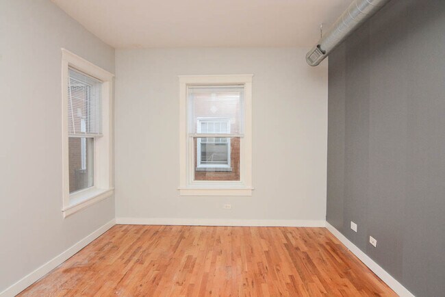 Building Photo - 7456 N Greenview Ave