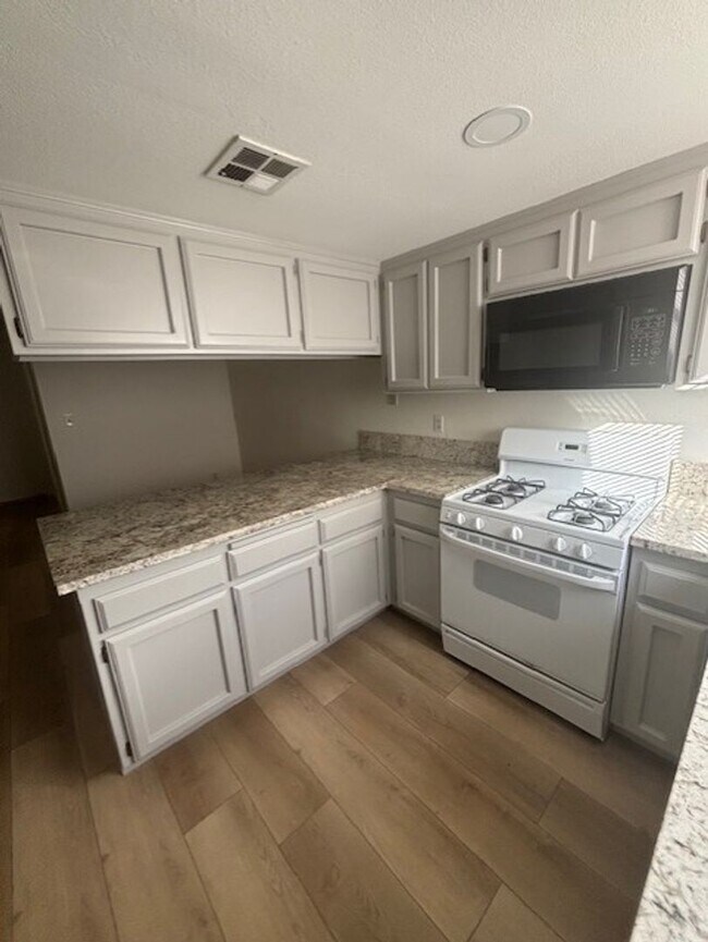 Foto del edificio - 817 Quail Ln