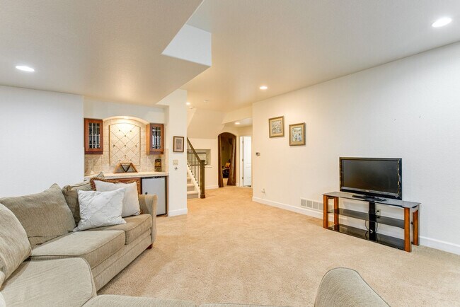 Building Photo - 24950 E Roxbury Pl