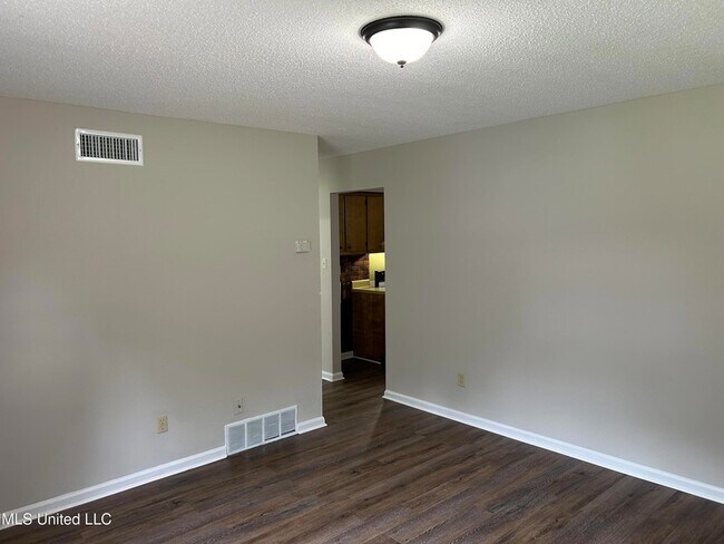 Foto del edificio - 8105 Elmbrook Dr