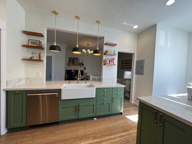 Huge 36" fireclay sink - 37 Alma St