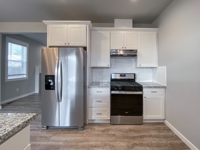 Building Photo - Built in 2020 Powellhurst Home! - 4 Bedroo...