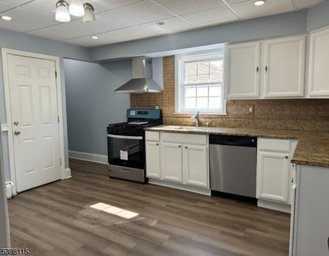 Building Photo - 70 Elliot St