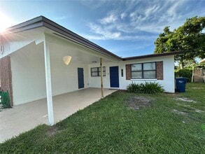 Building Photo - 7914 43rd Ave W