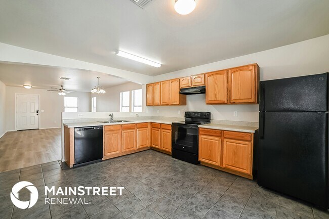 Building Photo - 2420 W Roeser Rd