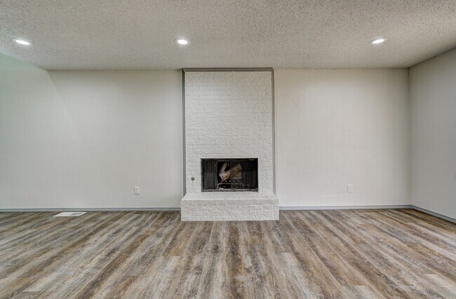 Foto del edificio - Beautiful 2 bed 2.5 bath condo home! Ready Soon!