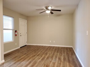 Building Photo - 217 Cane Creek Ln