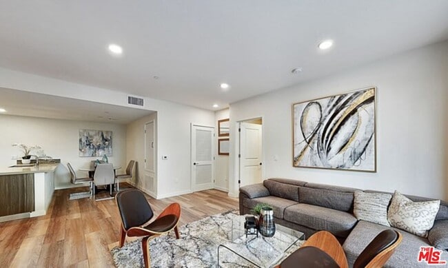 Foto del edificio - 1070 S Bedford St