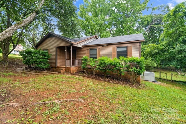 Building Photo - 2301 Wishbone Dr