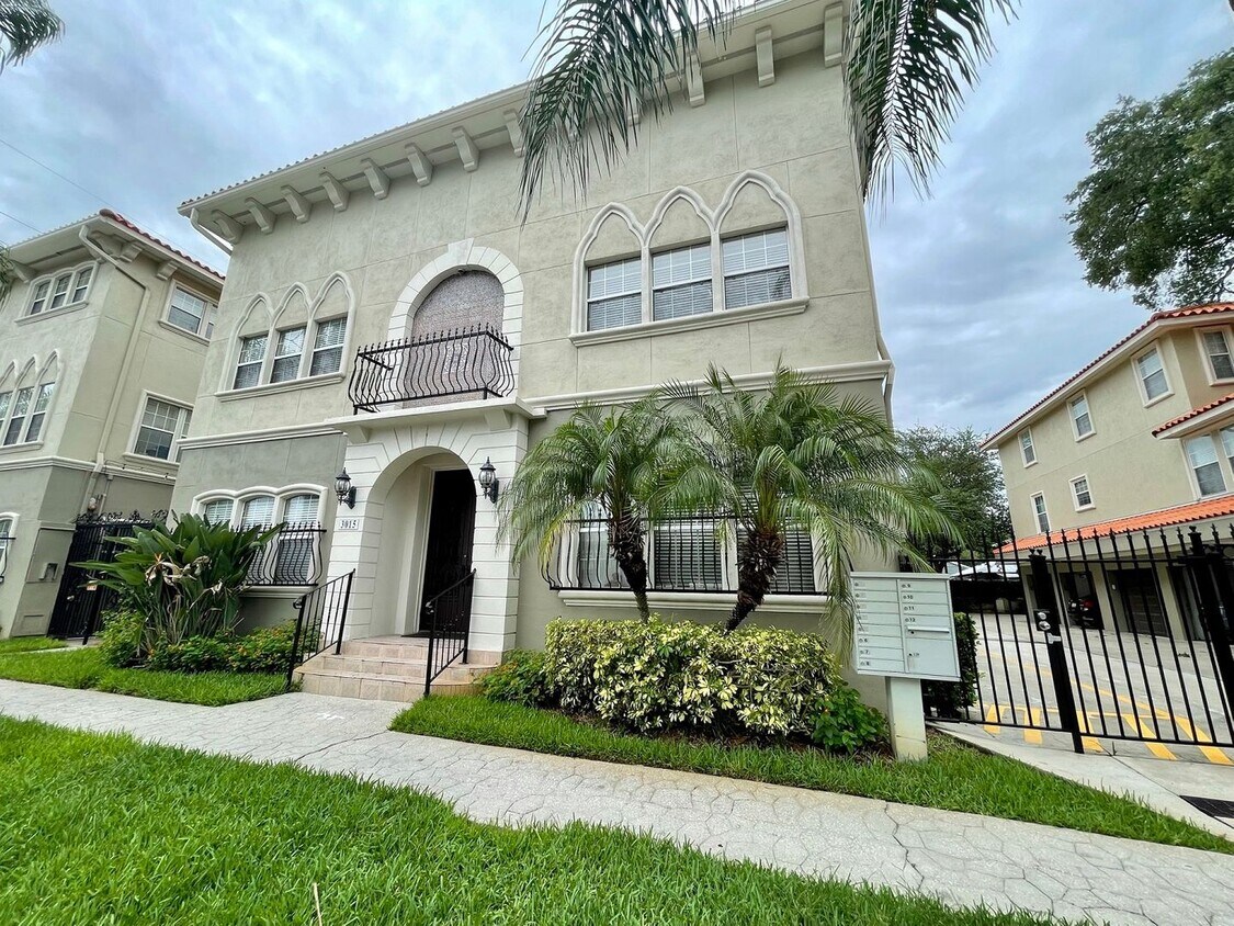 Foto principal - 3 Bed 2.5 Bath Townhouse in A+ location!