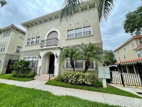 Building Photo - 3015 W Bay View Ave