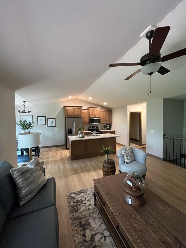Foto del edificio - 1126 Juniper Pl