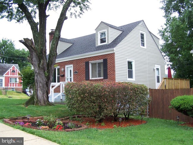 Building Photo - 5615 Quincy St