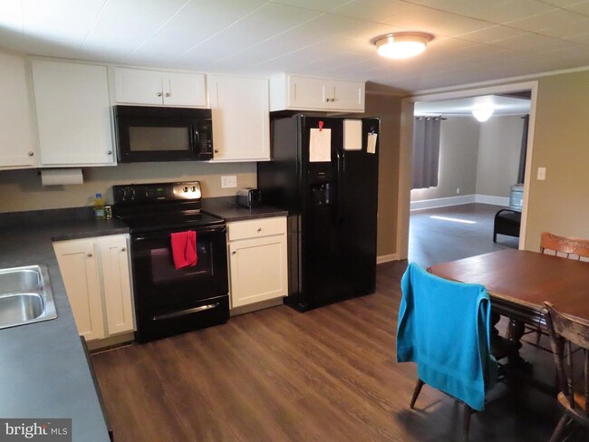 Foto del edificio - 3257 N Clear Ridge Rd