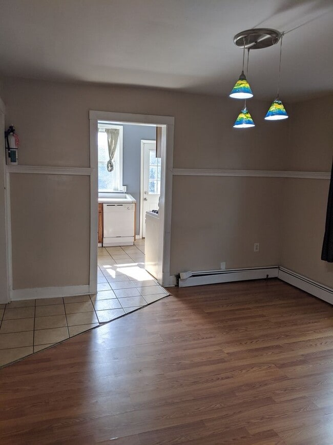 Building Photo - South Oakland Large and renovated 3 bedroo...