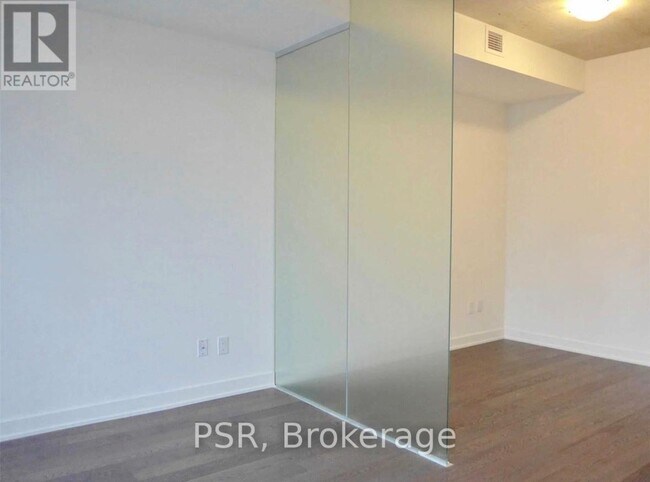 Photo du bâtiment - 629 King St W