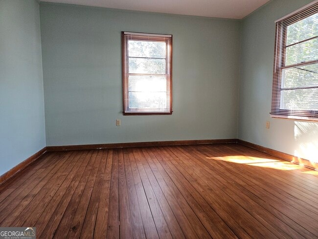 Foto del edificio - 344 E Main St