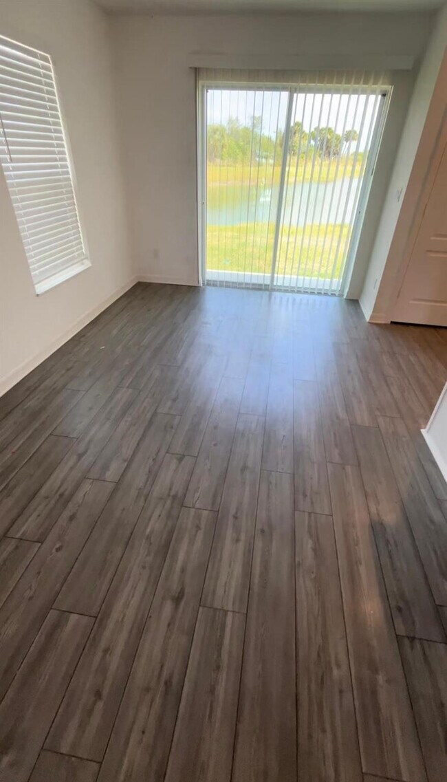 Foto del edificio - 5335 Entertainment Way