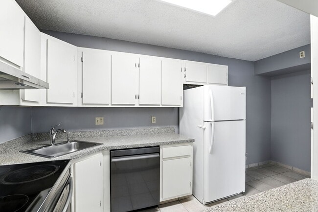 Foto del edificio - 8201 Sun Spring Cir