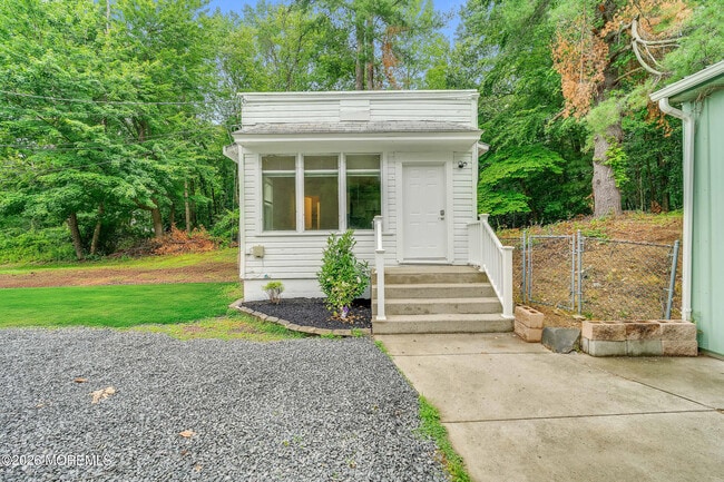 Building Photo - 302 Schoolhouse Rd