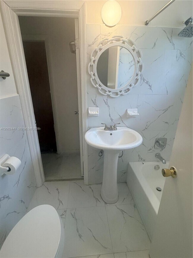 Foto del edificio - 1290 NE 156th St