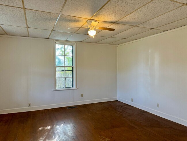 Foto del edificio - Complete New Central Hvac in this 2 Bed/1 ...