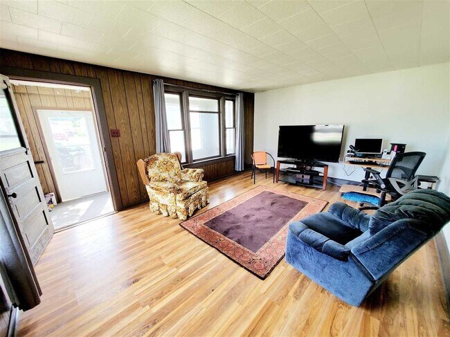 Living room - 1645 Franz Ave