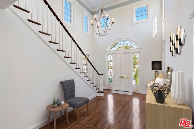 Foto del edificio - 360 Alma Real Dr