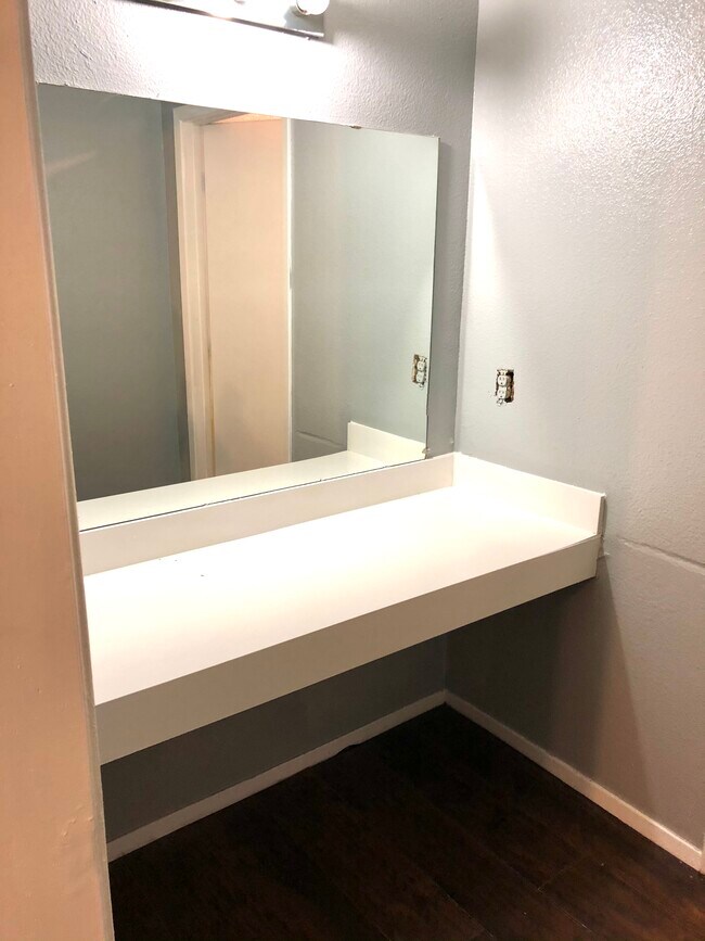Foto del edificio - 4019 Wind River Dr
