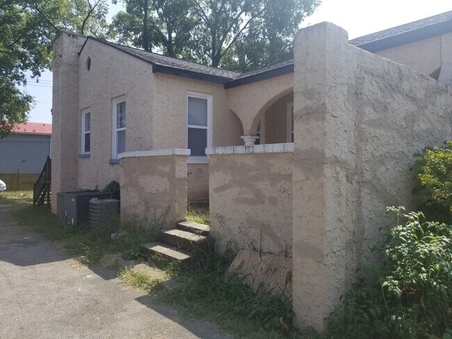 Building Photo - 2806 E 5th Ave